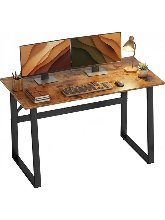 Mesa de oficina estilo industrial con estructura resistente y amplia superficie de trabajo